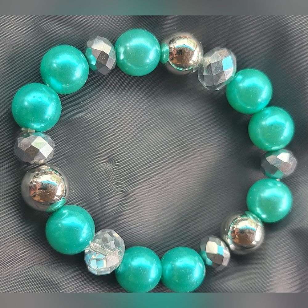 Elegant Turquoise and Silver Beaded Bracelet